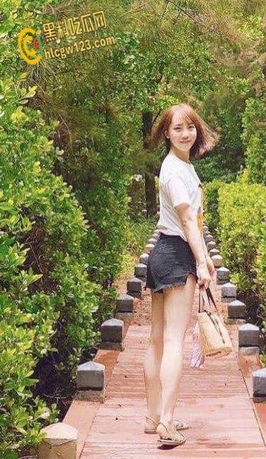 肤白貌美台妹淋浴脱衣到桑拿3P， 前后骑乘夹击， 干完腿都软了 !-4