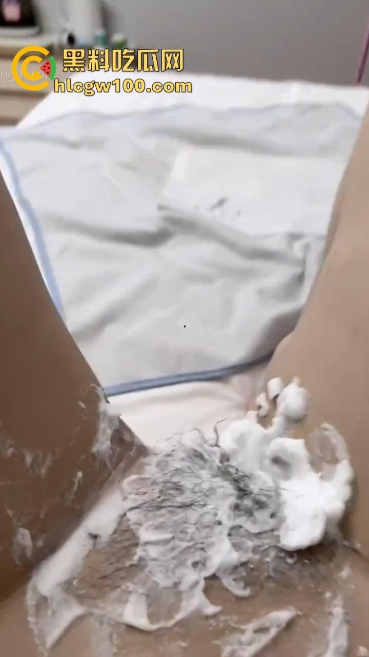 四川美术学院抖音小网红【苏韵雯】大尺度露三点吃洋人大屌啪啪 乳交榨精 又纯又欲巨淫荡-18