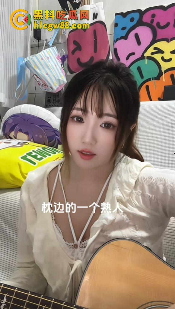 佛山罗总重金拿下女主播『华华华酱』在ET9车震,激情未尽就被原配跟小舅子当场捉奸,裤子都没穿好!-11