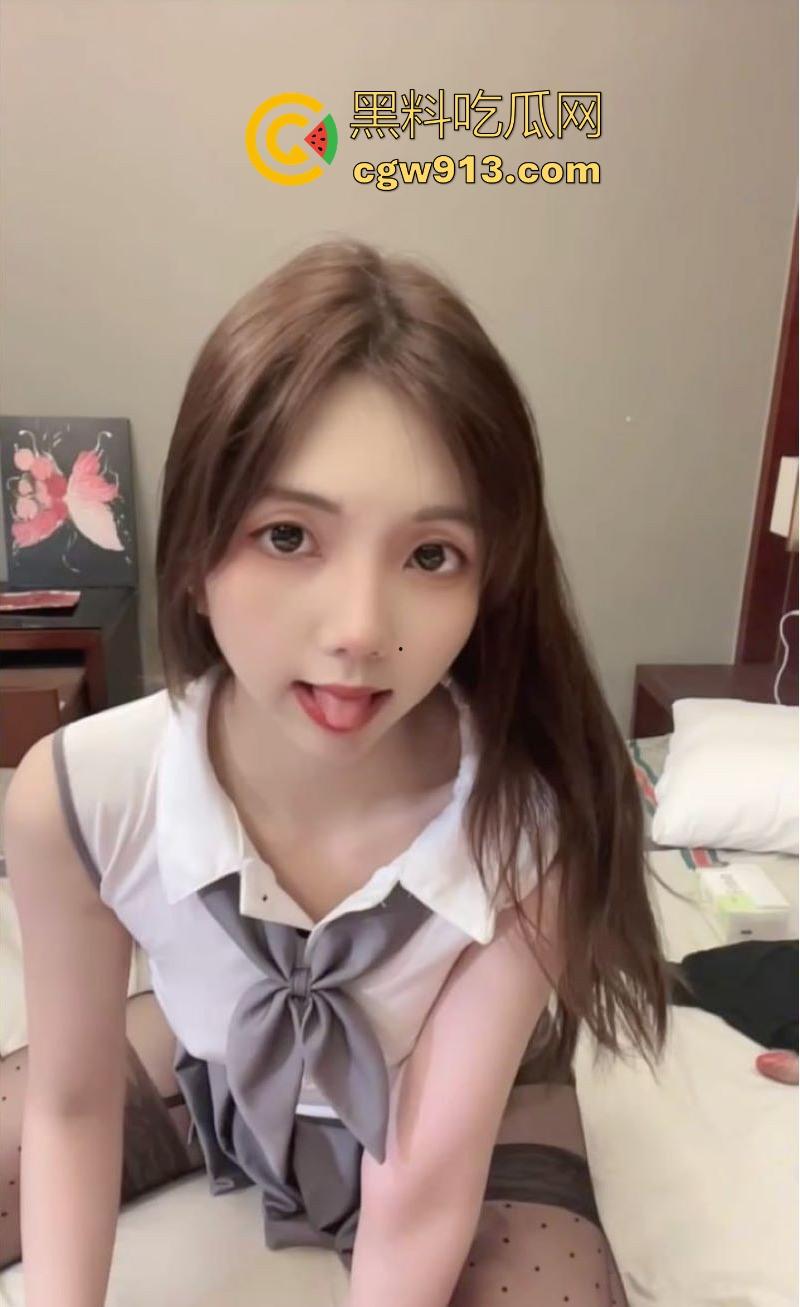 超高颜值性感福利主播【模特薇薇】最新录播视频曝光，制服与皮靴，C杯酥胸与蜜桃臀勾魂，道具轮番刺激美穴！-3