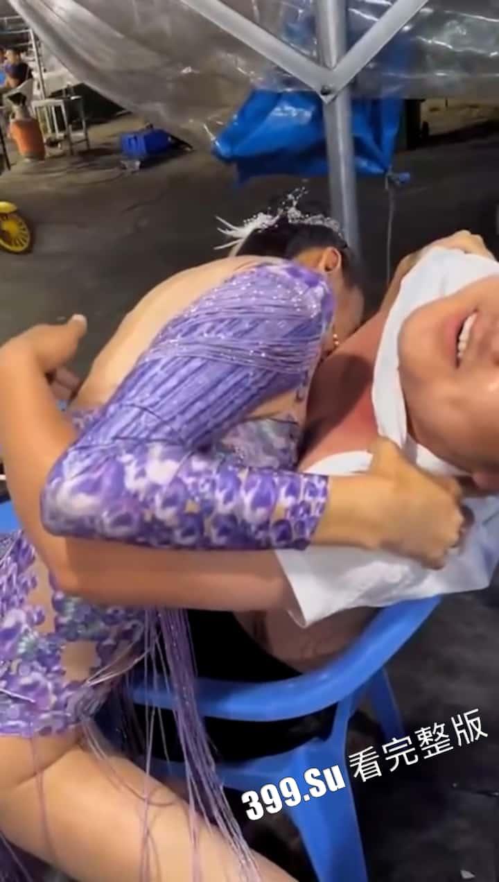 发骚女合集  骨子里的骚味是遮不住的   连男学生都不放过-6