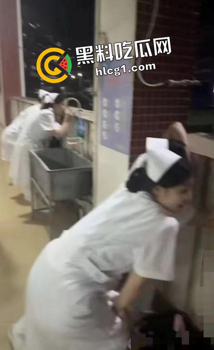 卫校小姐姐围观自己的好姐妹打野战  教学楼外干到失声大叫 现场视频流出-1